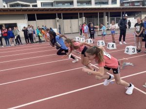 Schülerinnen beim Sprintwettkampf